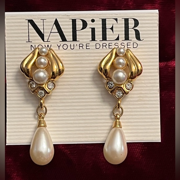 Napier Jewelry - Napier/vintage gold, faux pearl and crystal, 1 1/2” signed